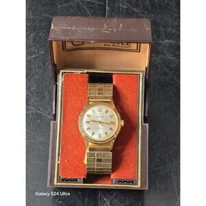 Vintage Bulova Caravelle 7 Jewel Gold Tone Watch w Case 11DP RUNS